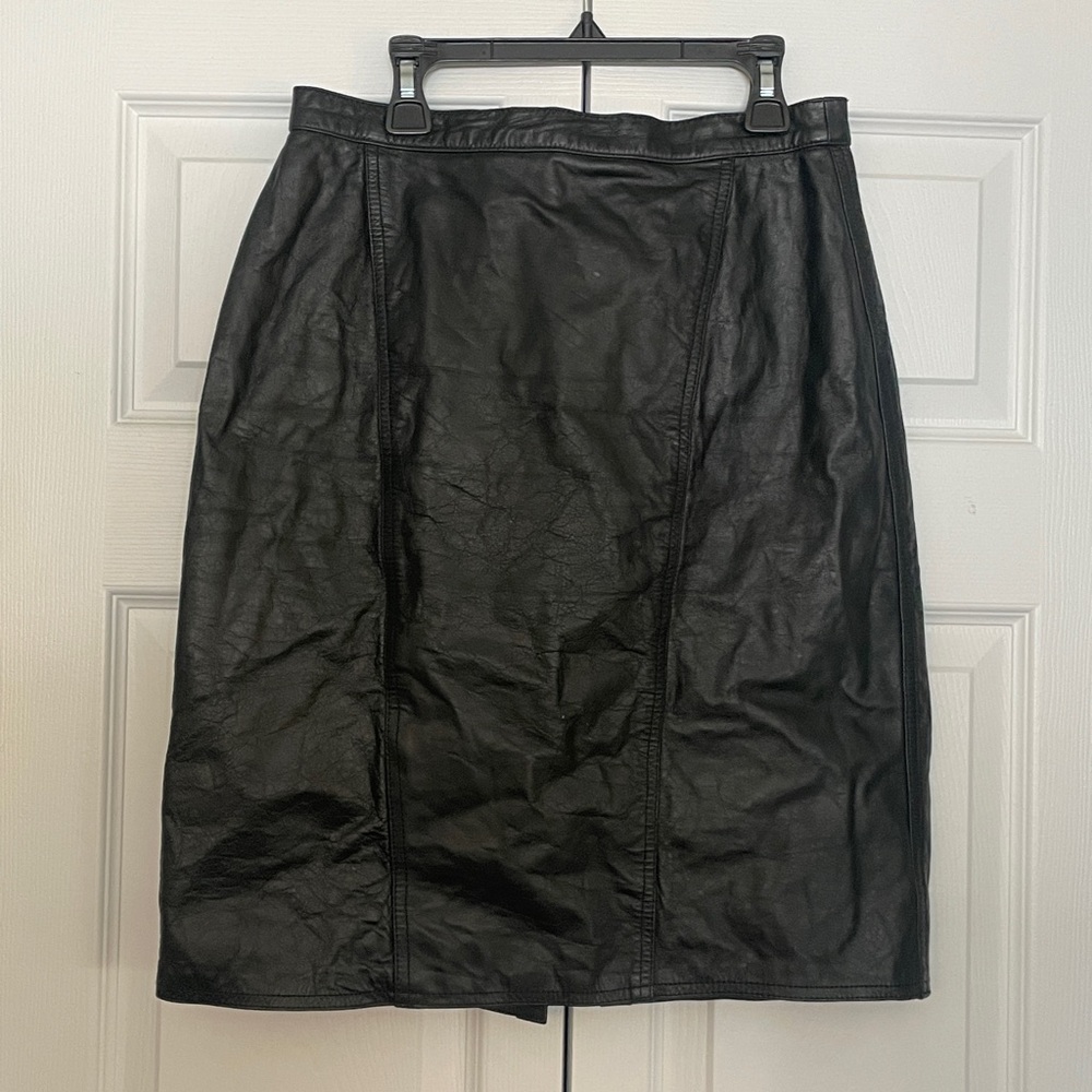 Elegant Black Leather Pencil Skirt